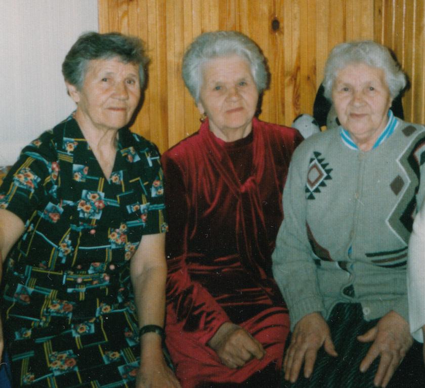 Дочери Обибок В.А. 2004 год. Елена, Любовь и Надежда